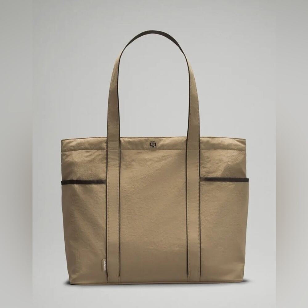 SALE-NWT Lululemon Daily Multi-Pocket Tote Bag
